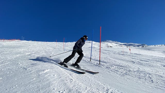 Estabilidad en curvas cerradas con esquís: mejora sin perder el control en la nieve